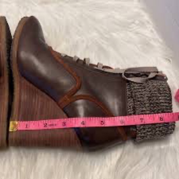 CHLOE PreOwned. GREAT CONDITION Brown Leather Lace Up Wedge Sock Bootie, Size 38 - Picture 3 of 7